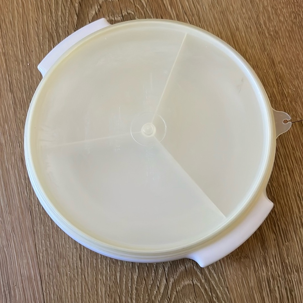 Tupperware 
Used/missing middle twist  handle
Lid discolored with some scratches
